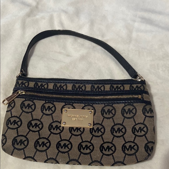 Michael Kors Signature Black and Tan Shoulder Bag - Picture 1 of 6
